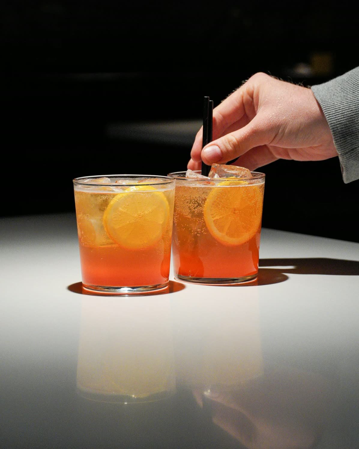 Crabshakk – two aperitifs on a dark counter