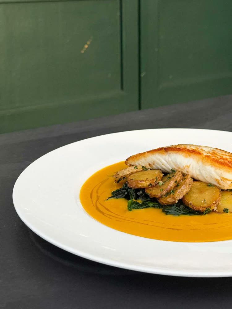 Crabshakk – hake on a saffron sauce