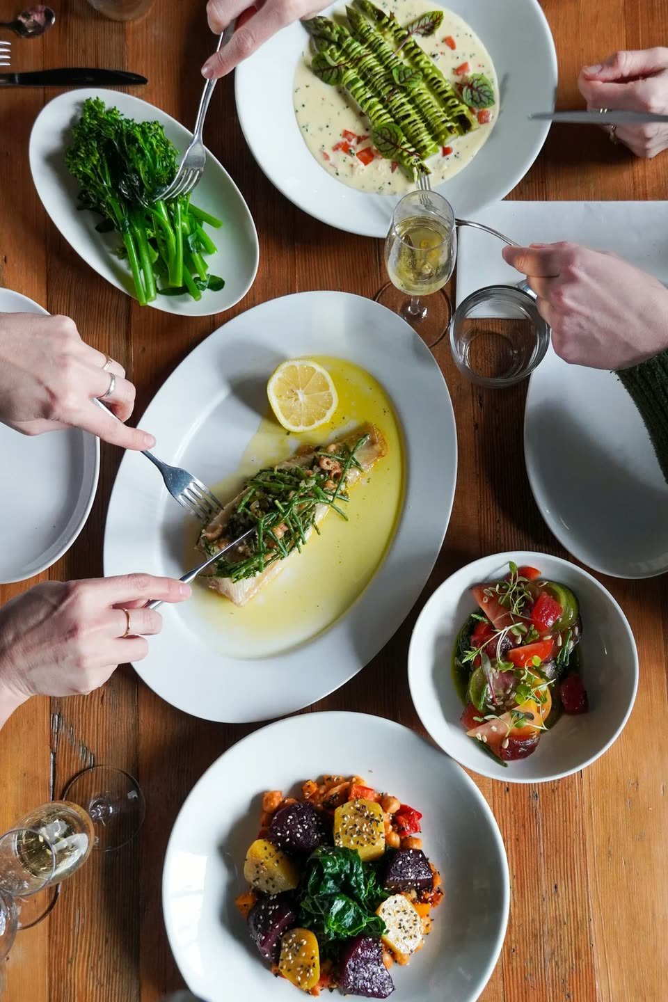 Crabshakk – a full table shot from above