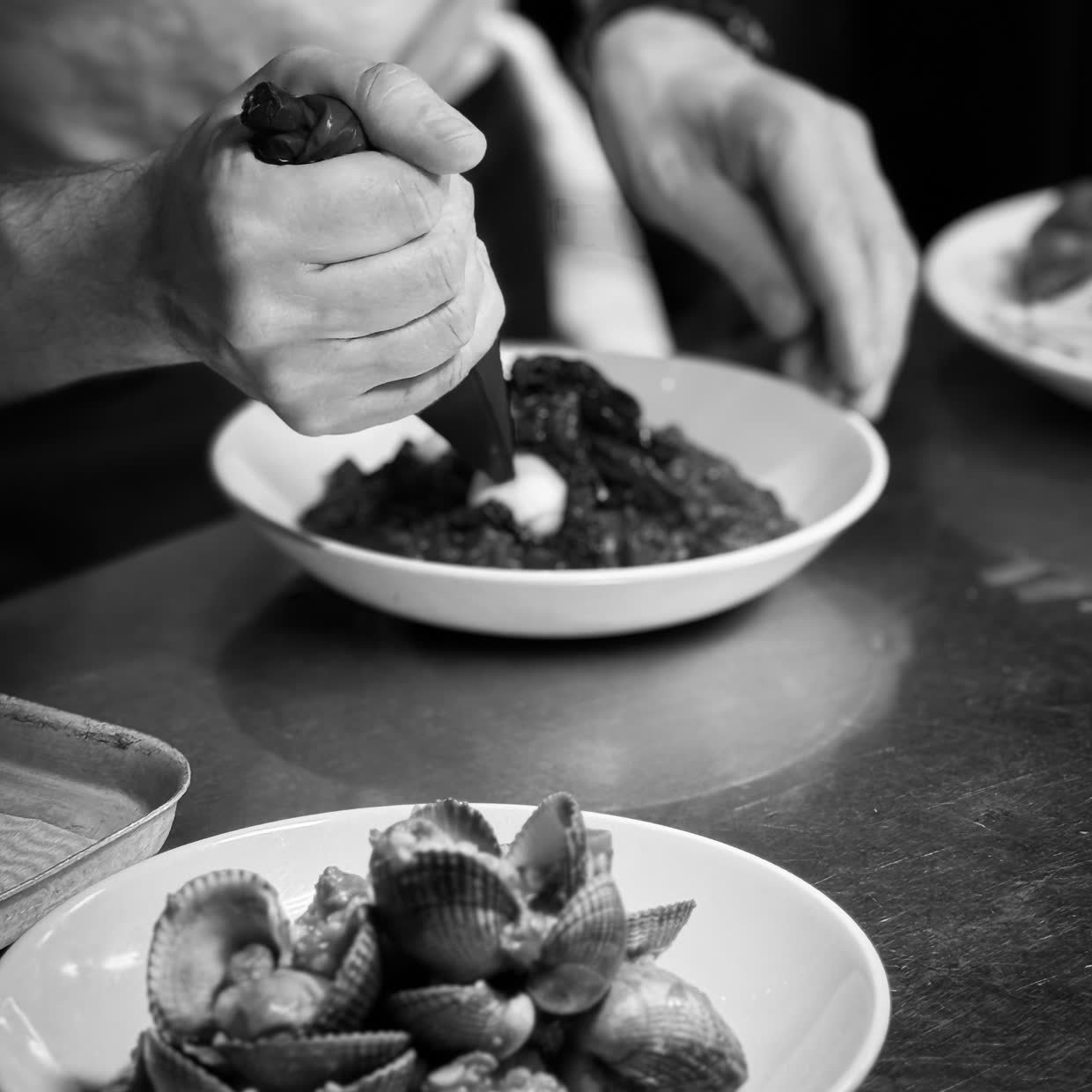 Crabshakk – seafood plating, black and white